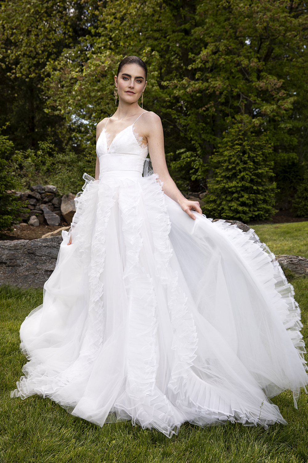 LACE SCALLOP EDGE BODICE WITH PLEATED ORGANZA AND TULLE SKIRT
