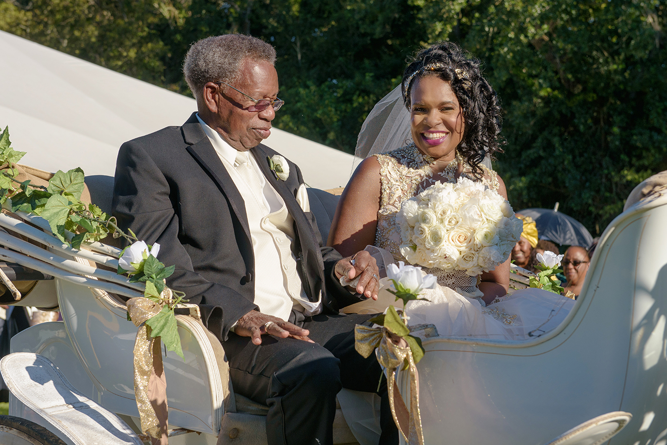 “The favorite part of my wedding day was the horse and carriage ride,” shares Doliecha.