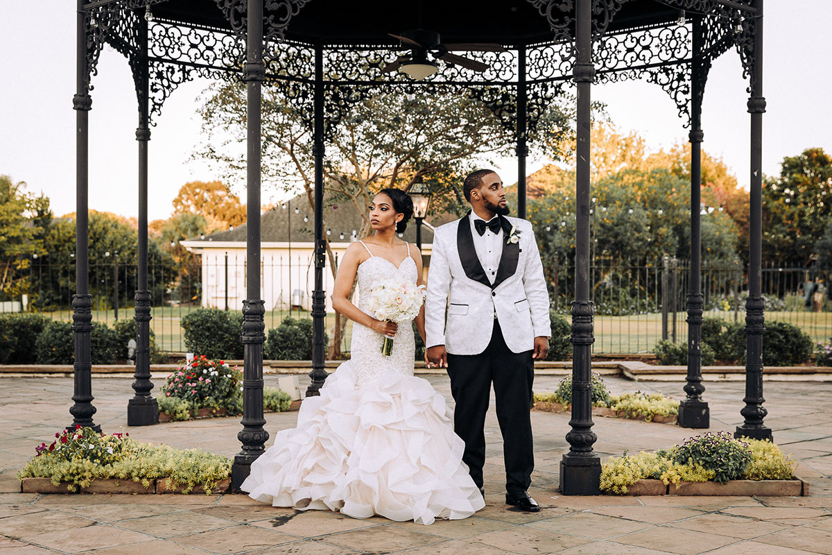A bride and groom pose for wedding portraits at Chateau Country Club. Photo: Capture Studio Photography