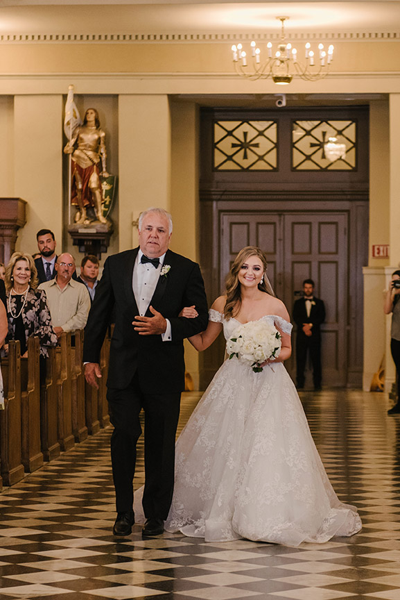A bride and her father walk down the aisle at St. Louis Cathedral | Photo: Studio Tran