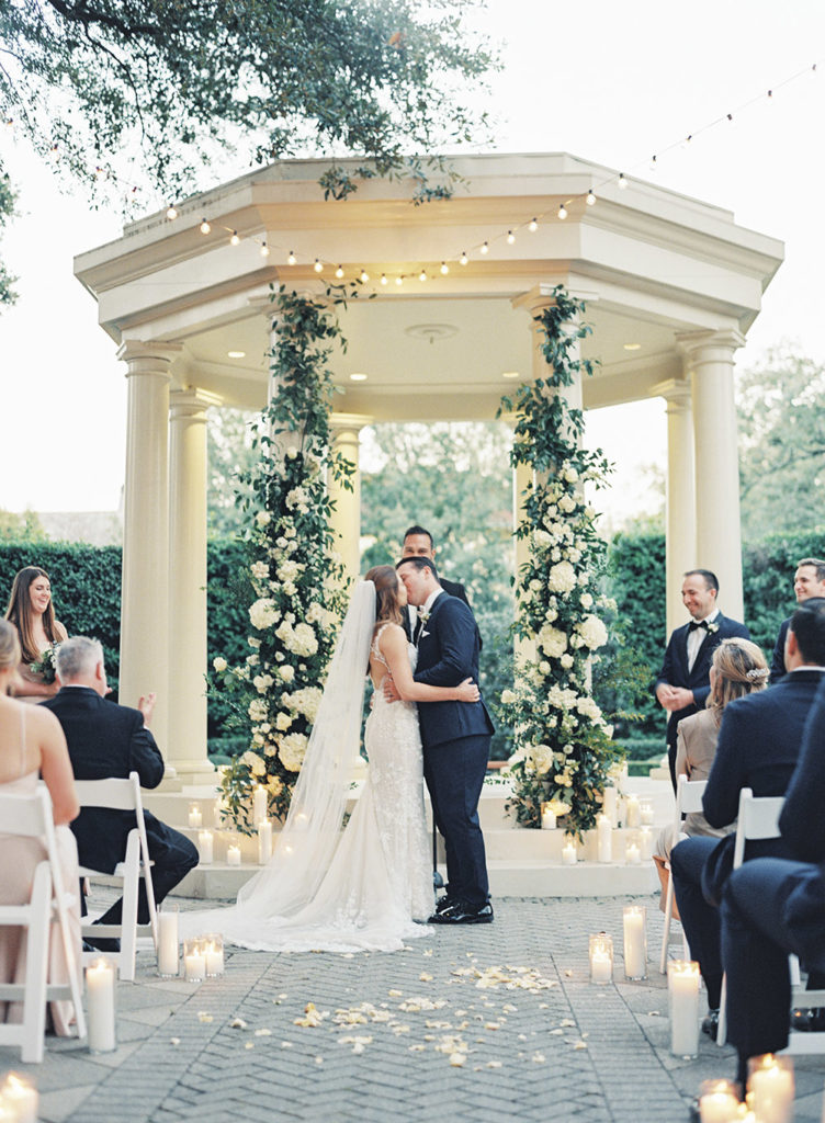 Wedding ceremony at The Elms Mansion in New Orleans by Peony Photography