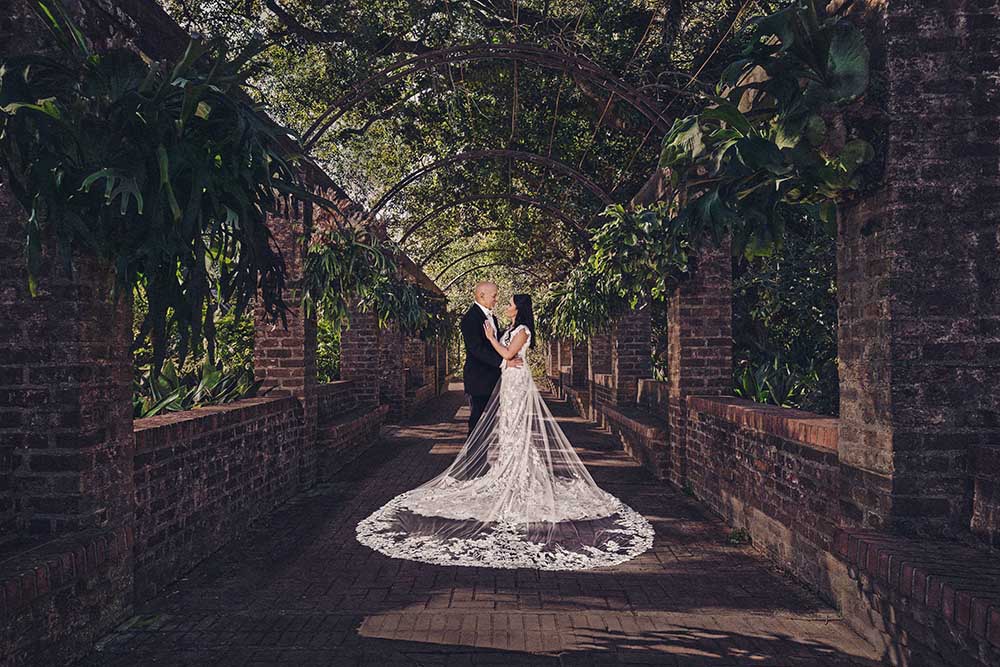 Bride and groom in New Orleans City Park Botanical Gardens | Brian Jarreau Photography