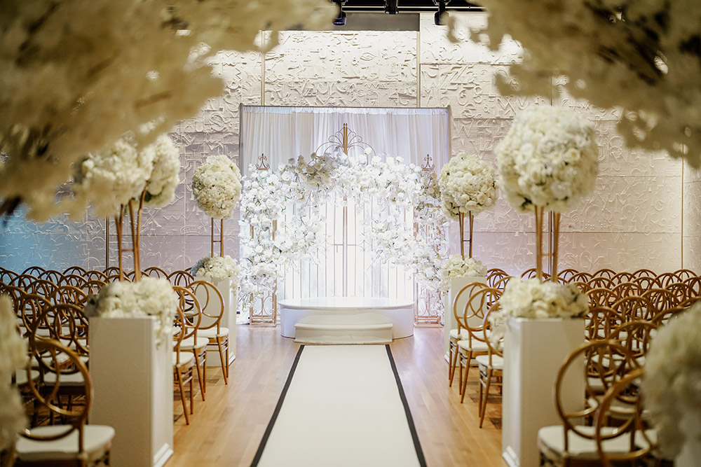 white and gold wedding ceremony decor