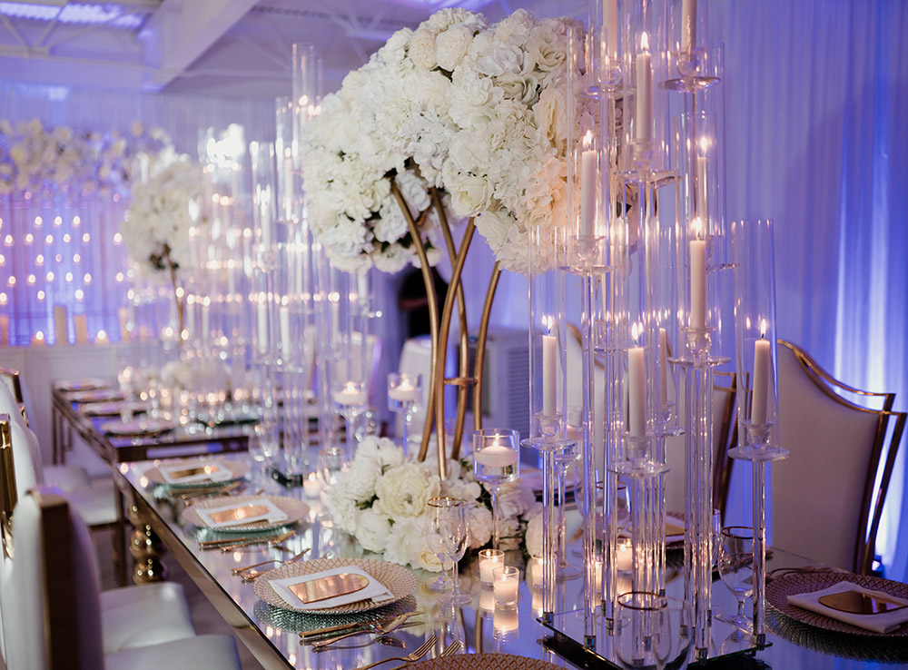 white and gold wedding decor