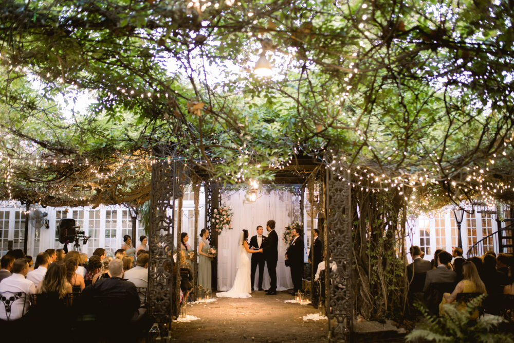 Alyssa-Stan-New-Orleans-Court-of-Two-Sisters-Wedding-572-1000×667