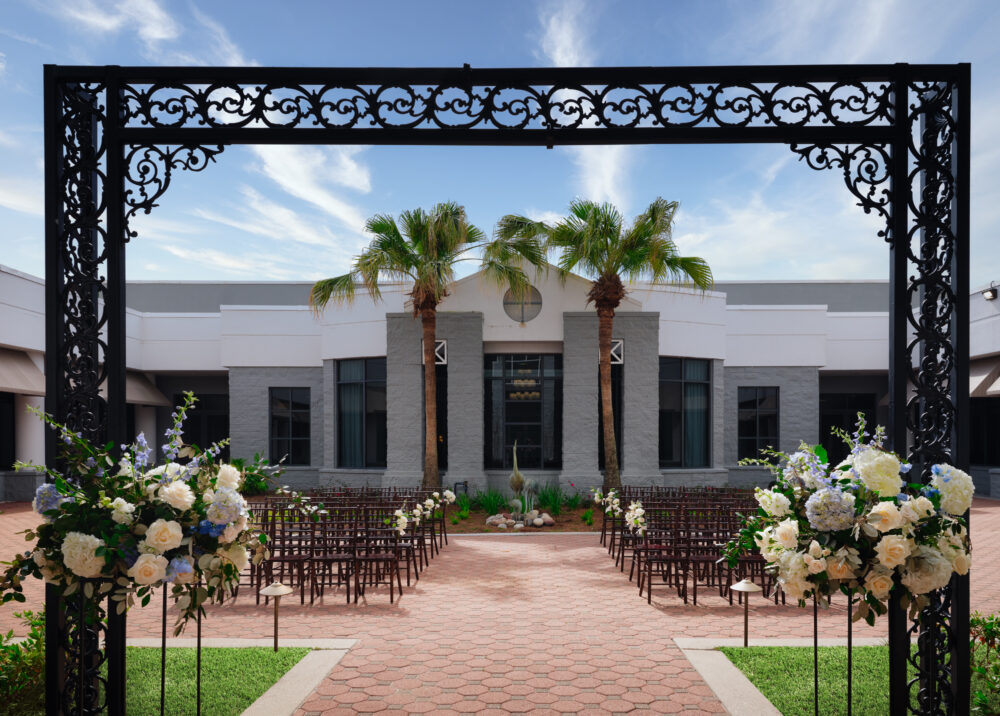 Hilton-MSY-Courtyard-Ceremony-2-1-1-1000×716